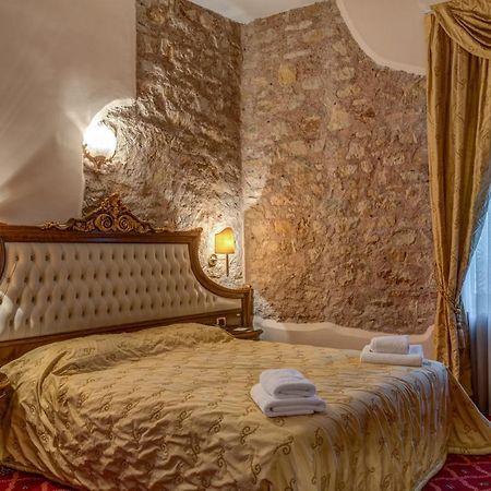 Alexios Luxury Hotel อิโออันนินา ภายนอก รูปภาพ
